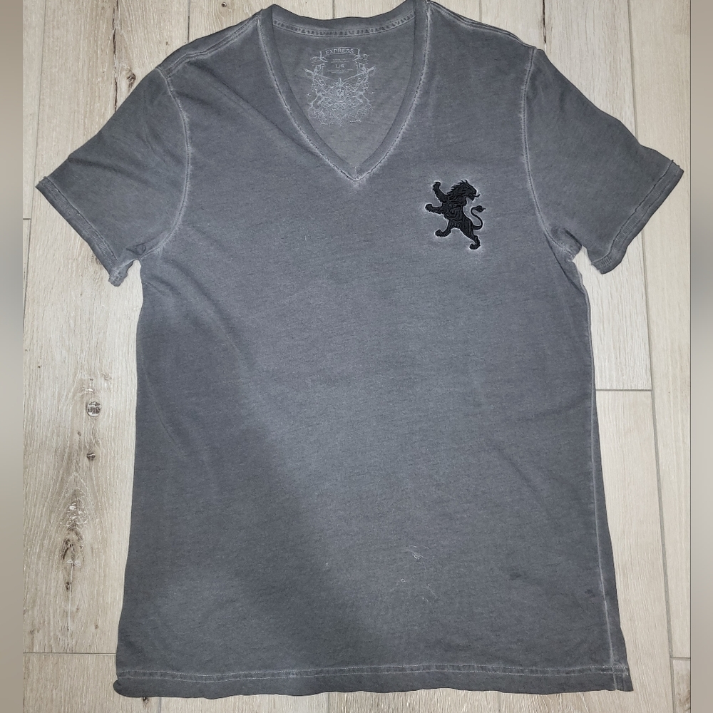 🔘 Express Men's Lion Logo Tee (L)